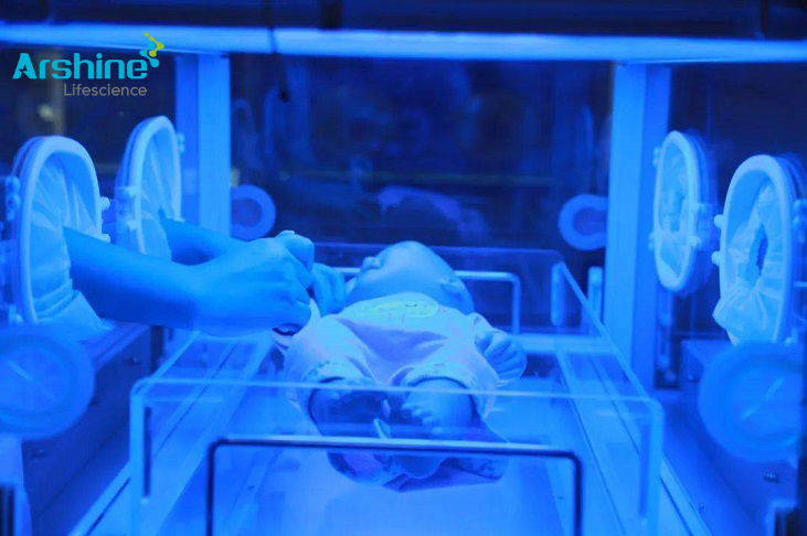 Équipement de photothérapie à la bilirubine néonatale améliorant les soins pour les nouveau-nés atteints de jaunisse